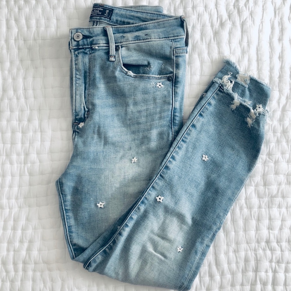 Adorable Spring Daisy Embroidered High Rise Denim